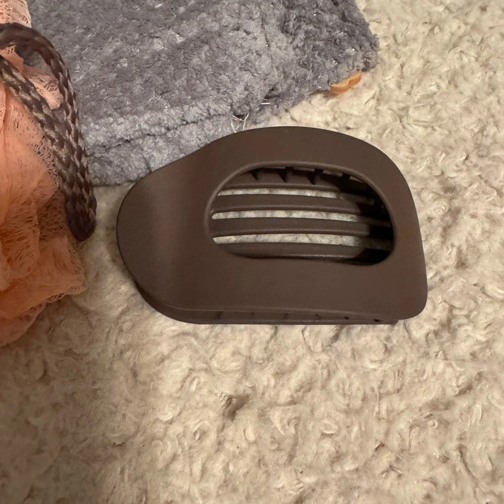 Soft Gray Turban, Loofah Bath Sponge, and Hair Clip Spa Set - Picture 3 of 6